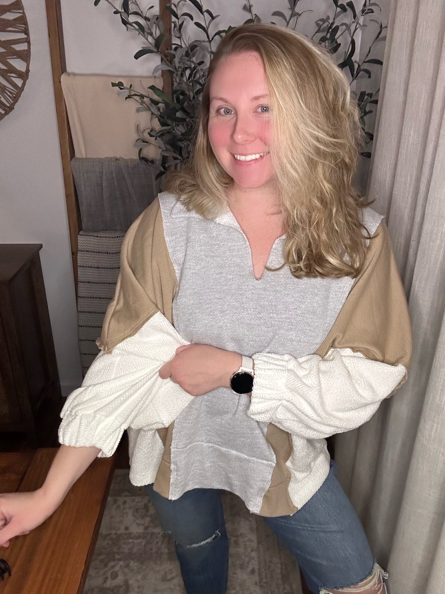 Oversized Collared V-neck Contrast Top