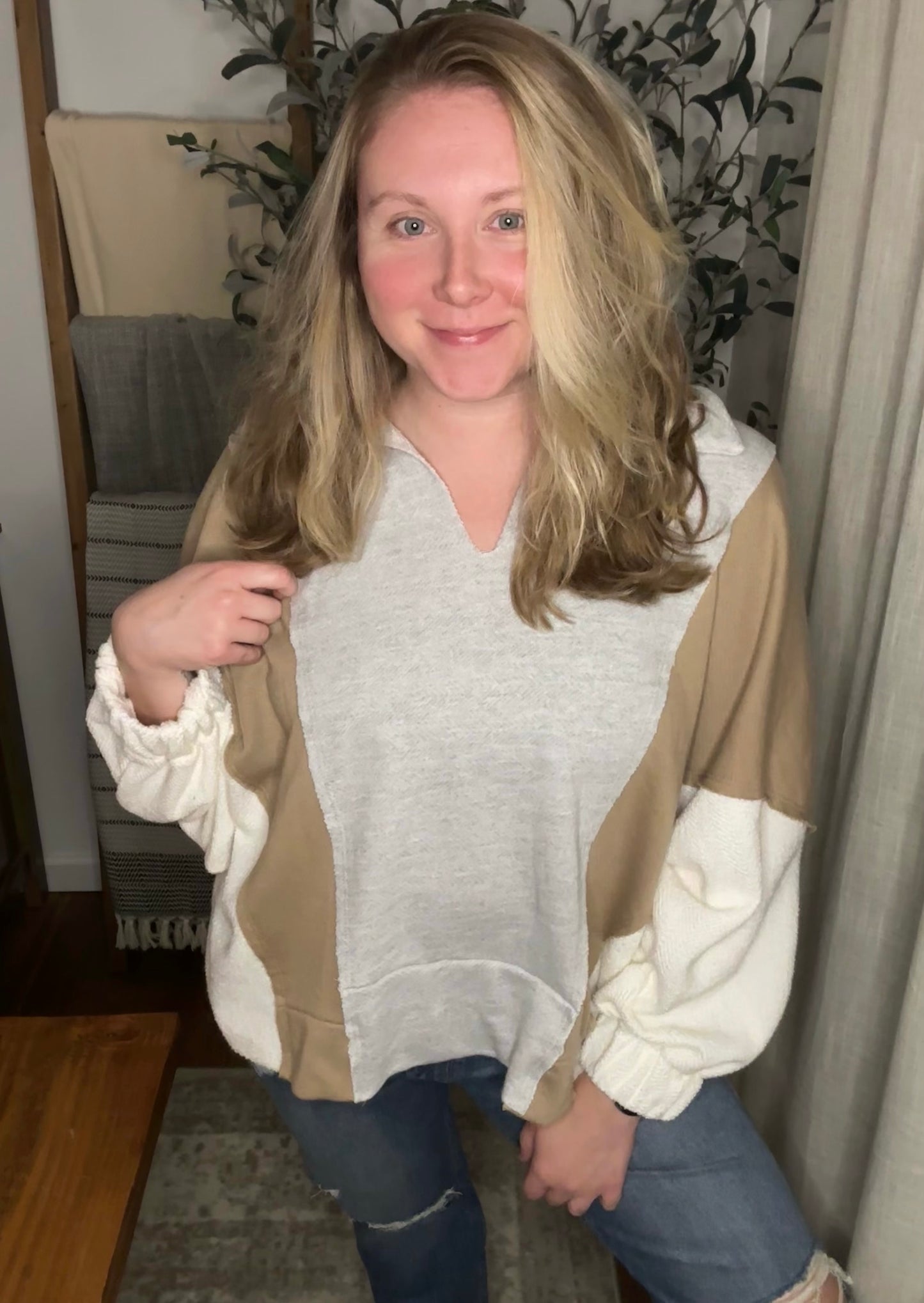 Oversized Collared V-neck Contrast Top