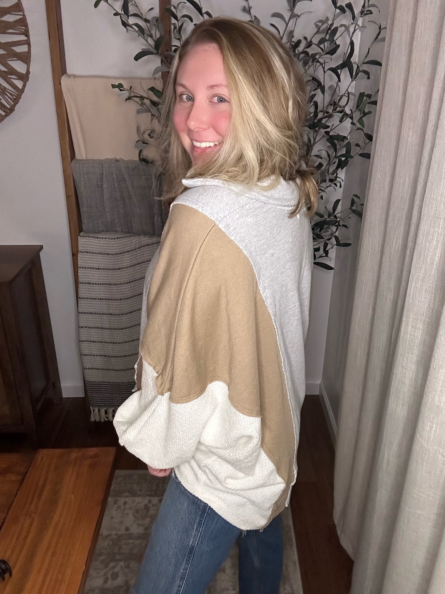 Oversized Collared V-neck Contrast Top